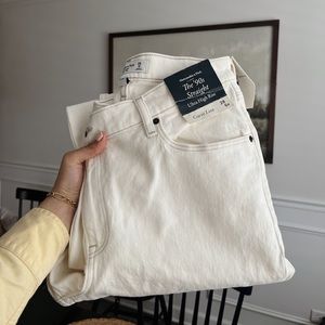 Abercrombie Curve Love 90s
Straight Jeans